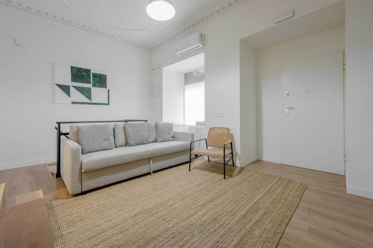 Modern Apt & Cool Interior Design En El Retiro Apartamento Madrid Exterior foto
