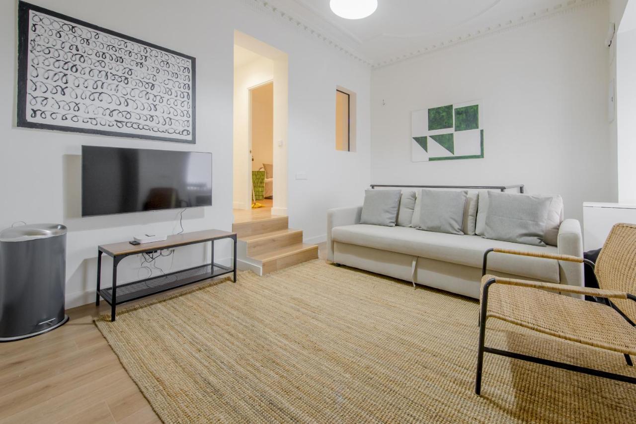 Modern Apt & Cool Interior Design En El Retiro Apartamento Madrid Exterior foto