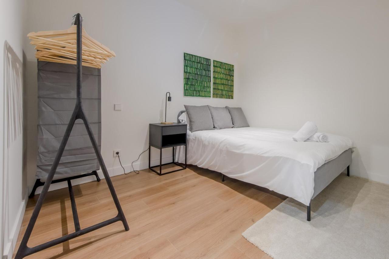 Modern Apt & Cool Interior Design En El Retiro Apartamento Madrid Exterior foto