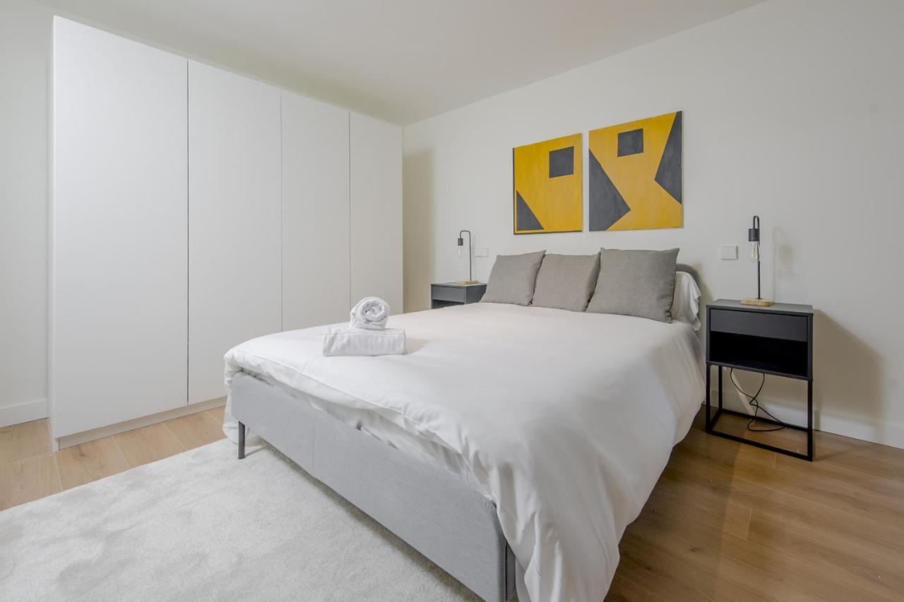 Modern Apt & Cool Interior Design En El Retiro Apartamento Madrid Exterior foto