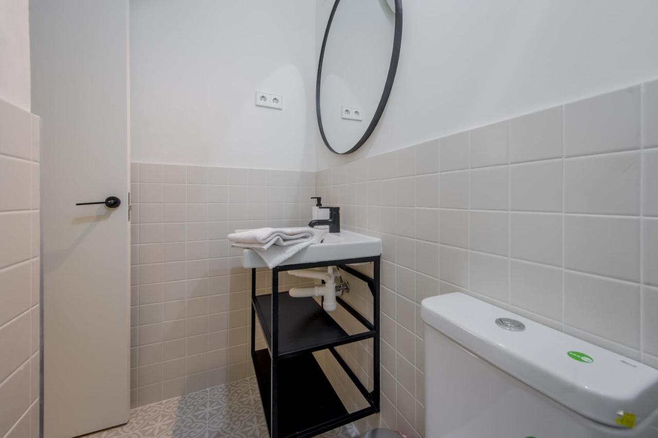 Modern Apt & Cool Interior Design En El Retiro Apartamento Madrid Exterior foto