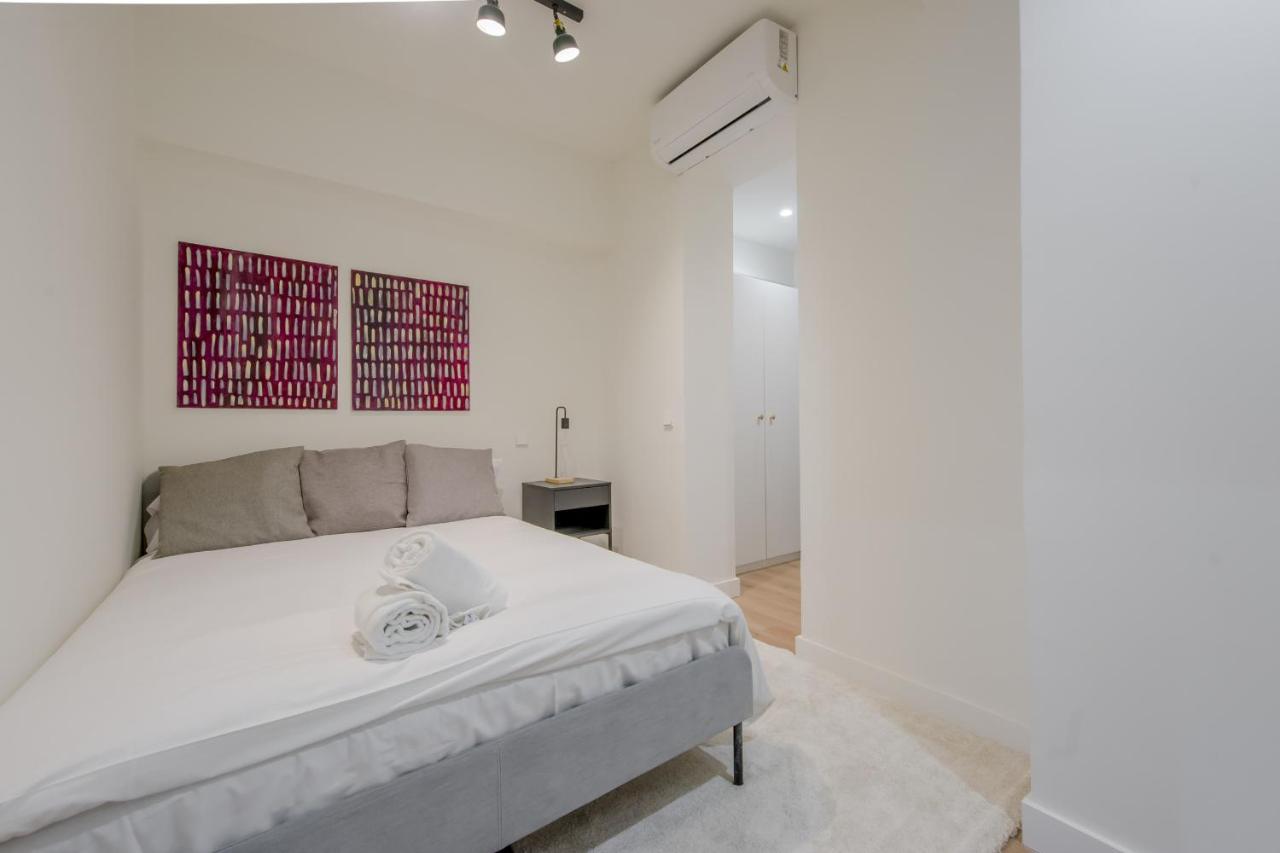 Modern Apt & Cool Interior Design En El Retiro Apartamento Madrid Exterior foto